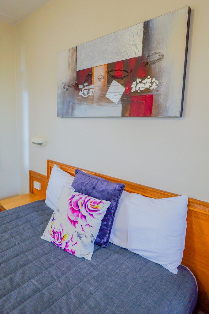 Abbotsleigh Motor Inn — Armidale — photo 5