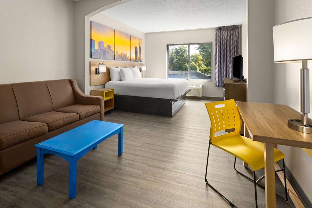 Days Inn & Suites by Wyndham Albany - photo 36