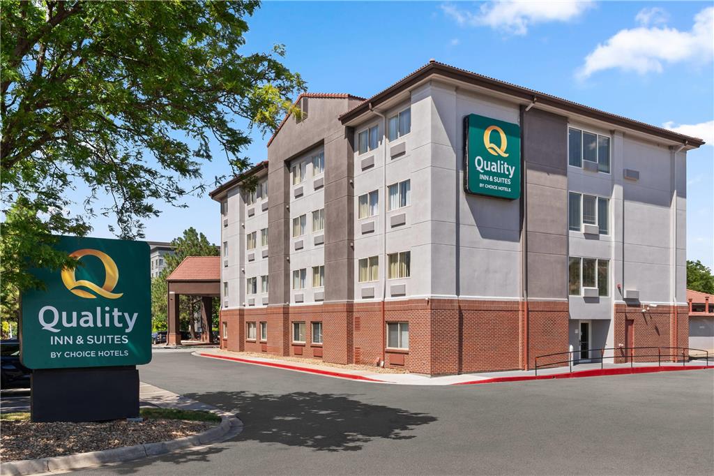 Quality Inn & Suites Denver International Airport — hotel near Denver International Airport