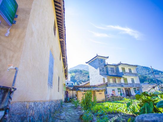 Hollyhocks - carbon neutral hotel in Unknown City