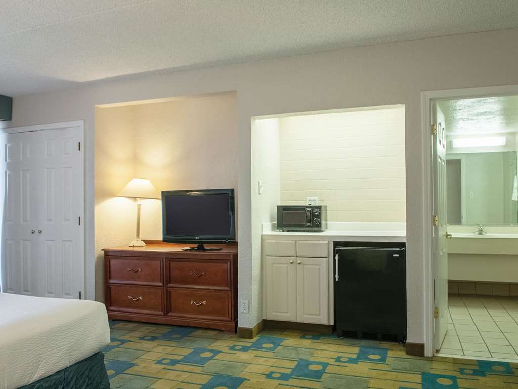 La Quinta Inn by Wyndham New Orleans Veterans Metairie - photo 25
