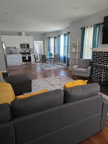 Summer Sunset Hideout 2 4 Bedrooms and 2 Bath in Atlantic City, United States