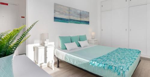 APARTAMENTO COR DO MAR Sunny Clean and spacious apartment with sea view in Alvor very close walking distance to the beach and Alvor Village — 4-Star Luxury Hotel in Alvor, Portugal