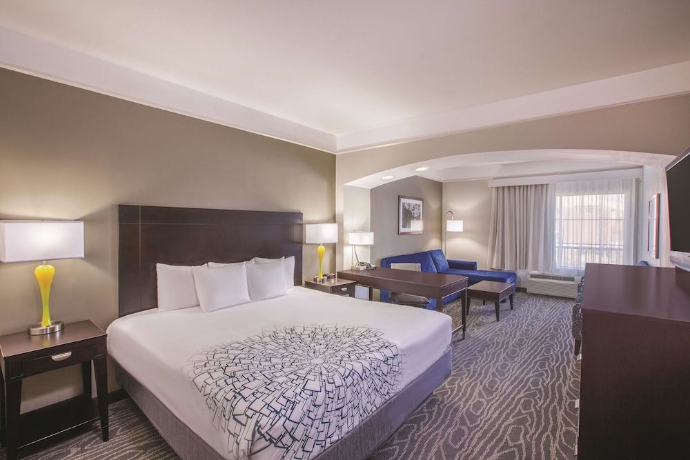 La Quinta Inn and Suites by Wyndham Lake Charles Casino Area - photo 18