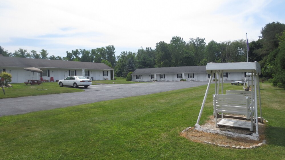 The Villager Motel - photo 33