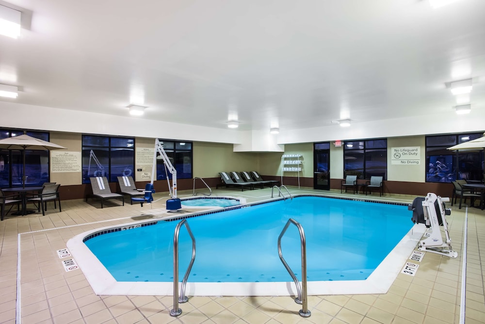Hampton Inn Cleveland Airport Tiedeman Rd - photo 16