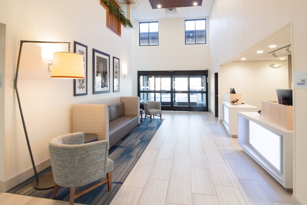 Holiday Inn Express & Suites Worthington by IHG - photo 47