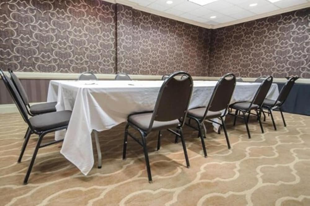 Radisson Hotel Louisville North - photo 31