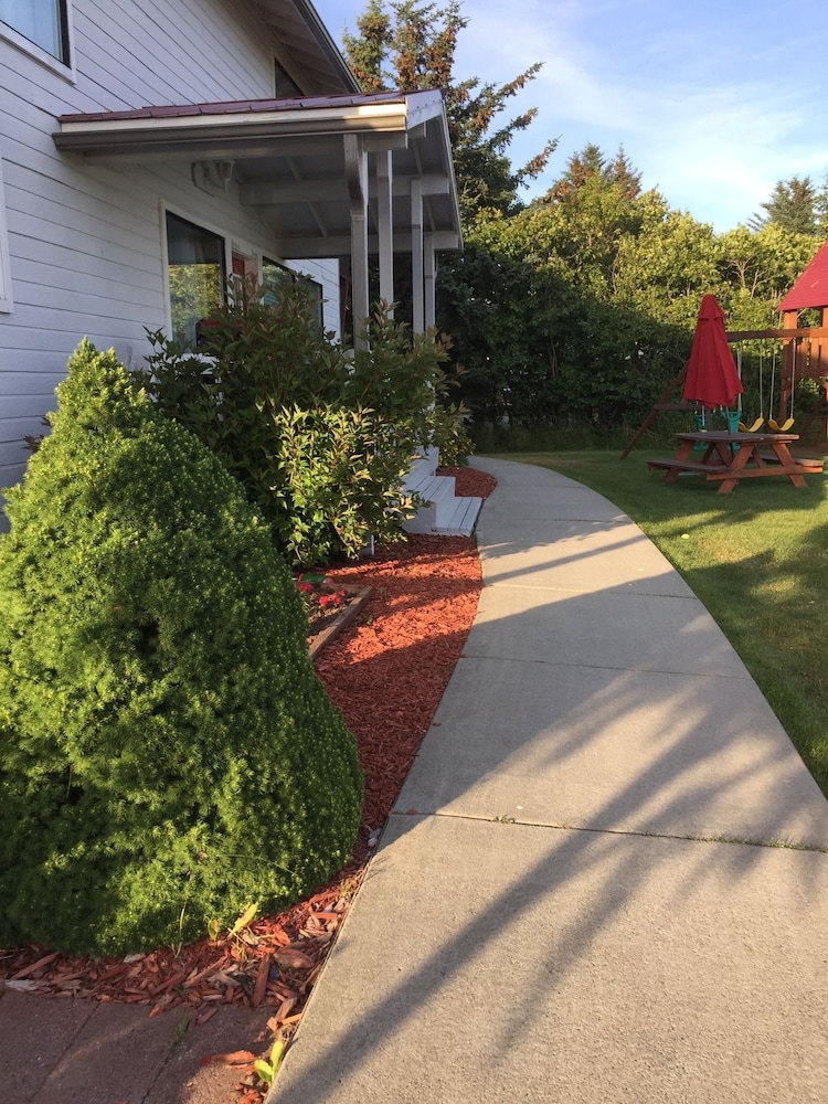 White House Inn on the Waterfront - photo 33