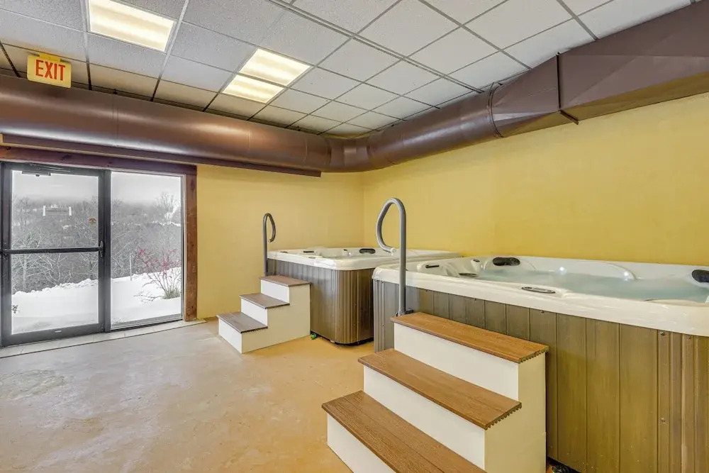Walk to Mount Snow Resort: Unit w Pool & Hot Tubs - photo 10