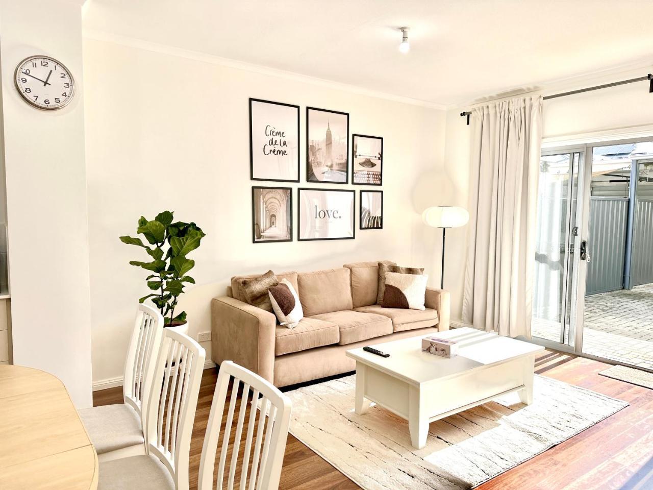 Heartwarming 3BR Townhouse — 4-Star Luxury Hotel in Broadview, Australia