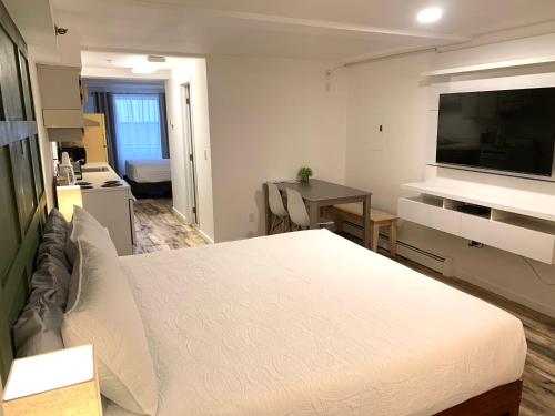 The Brooks Hotel - photo 3