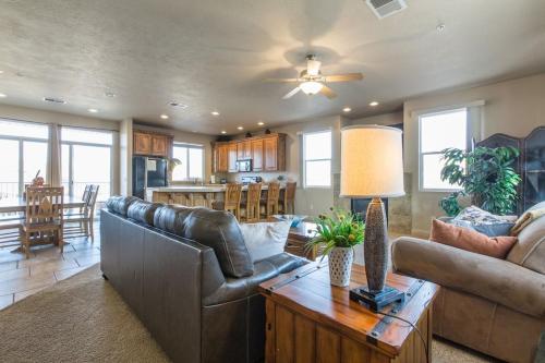 2012 Lp Ps4 Private Balcony With Beautiful Mountain Views And Great Clubhouse Amenities — Saint George