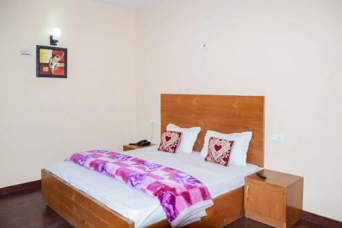 Red Inn - carbon neutral hotel in Unknown City