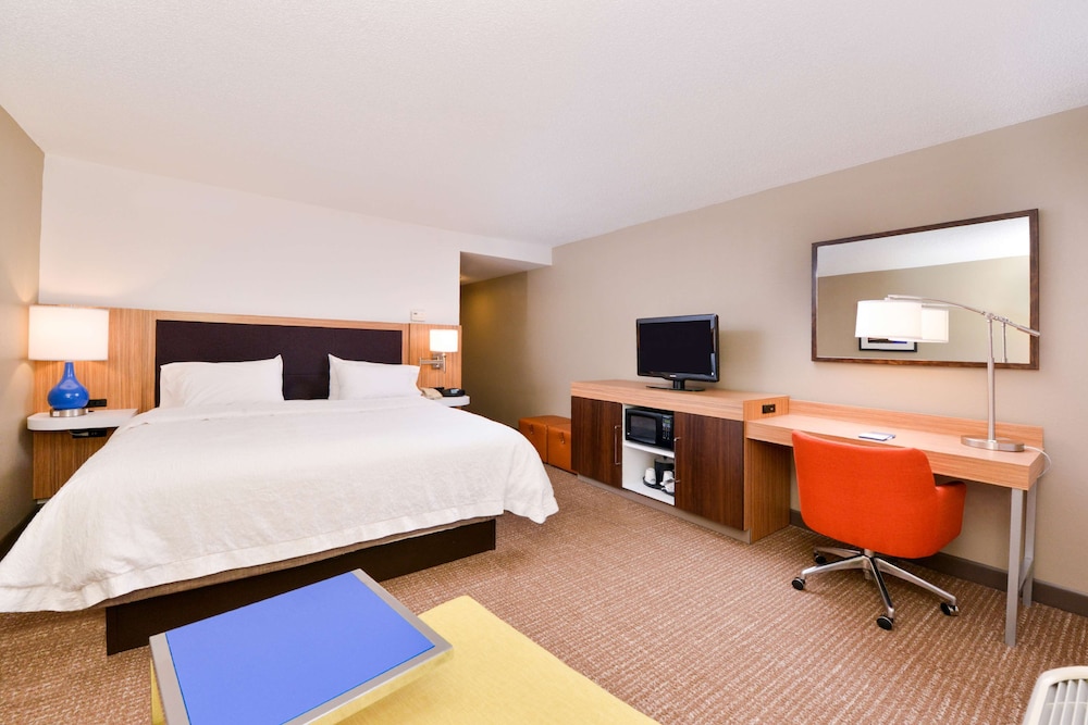 Hampton Inn & Suites Plymouth - photo 26