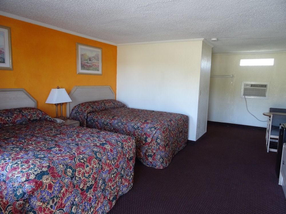 Cavalier Motel - photo 11