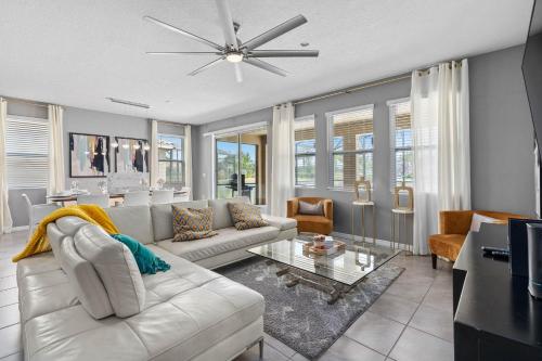 Luxury Vacay near Disney Game Room Pool and Spa — 4-Star Luxury Hotel in Davenport, United States