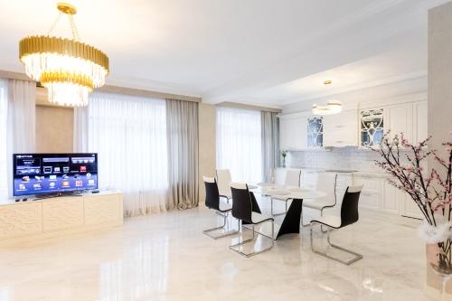 Luxury Landing IV