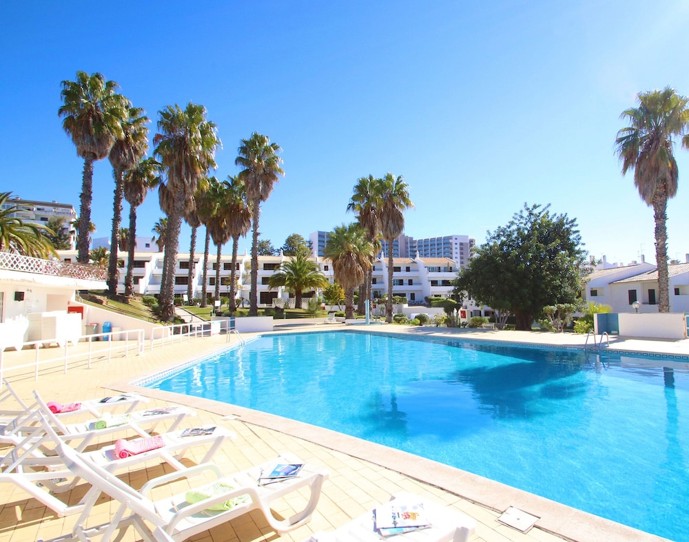 Apartamento Bohol 1 — 4-Star Luxury Hotel in Albufeira, Portugal