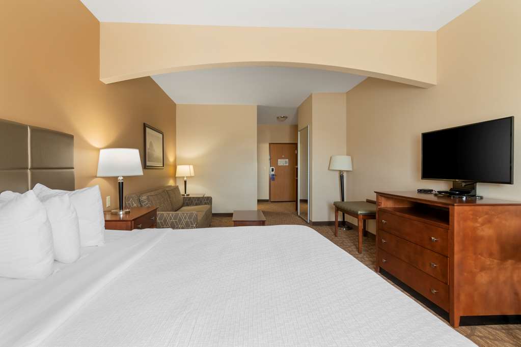 Best Western Plus Butterfield Inn - photo 12