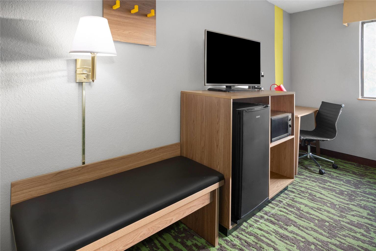 Super 8 by Wyndham New Stanton - photo 10