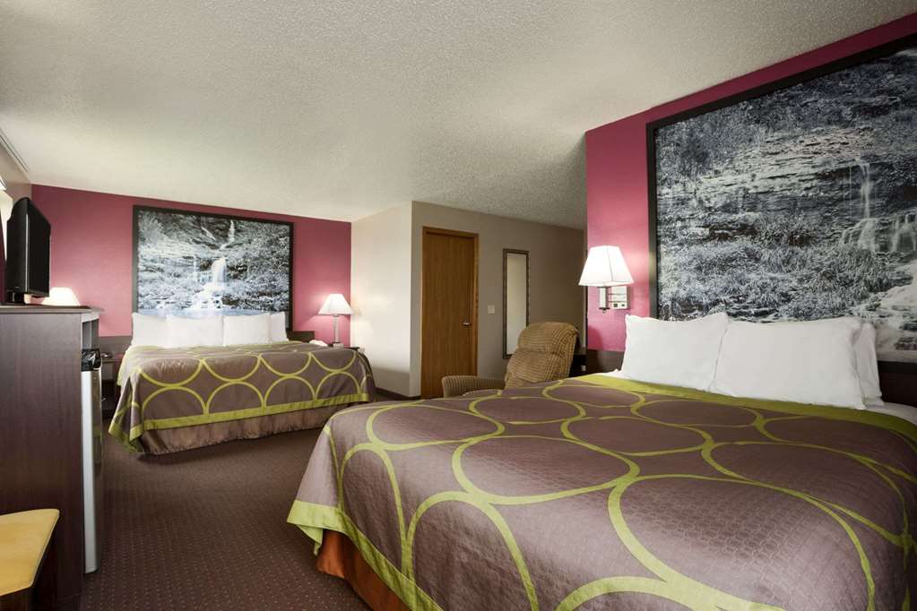 Super 8 by Wyndham Cameron - photo 12