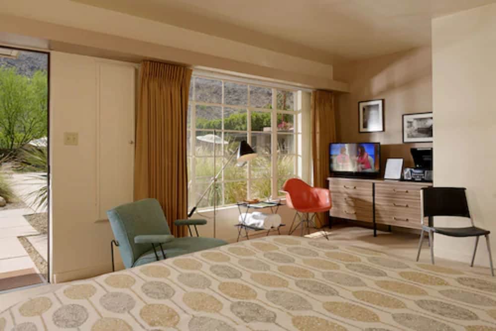 The Hideaway 21 and Over a Town and Desert Boutique Hotel - photo 5