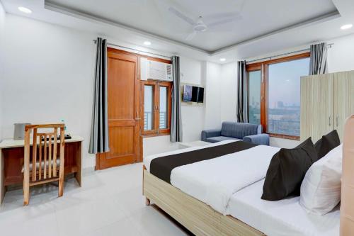 Collection O Noida Sector 142 Metro Station in Noida, India