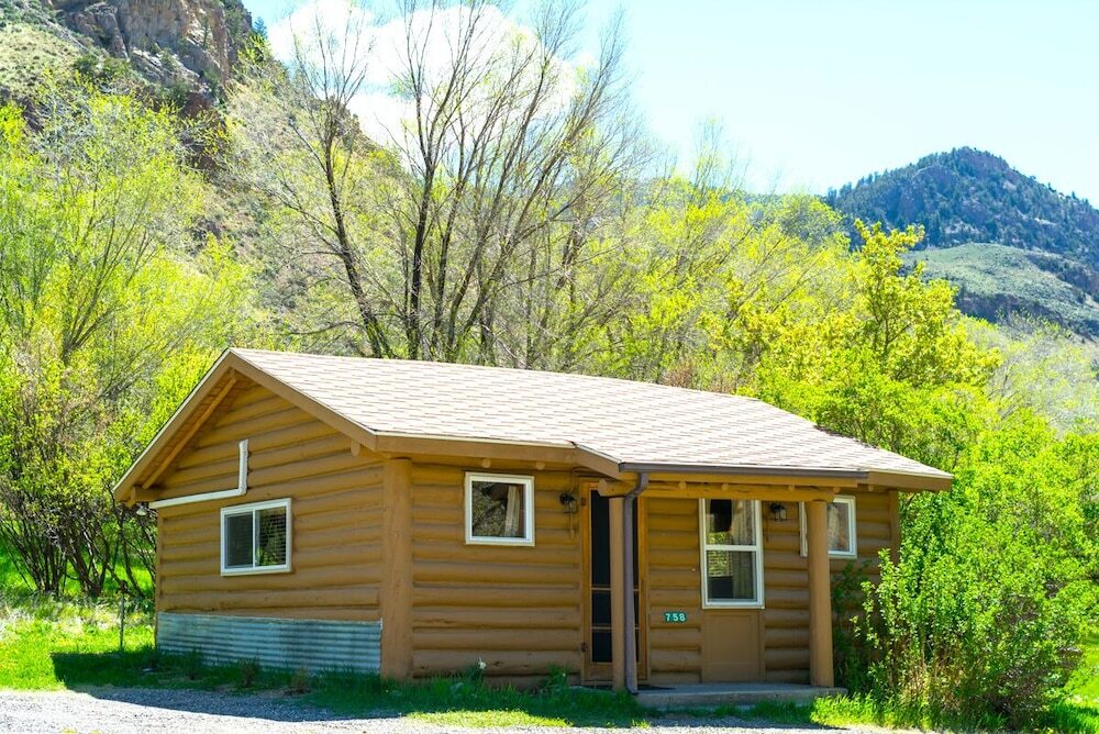 Yellowstone Hot Springs Resort - photo 17