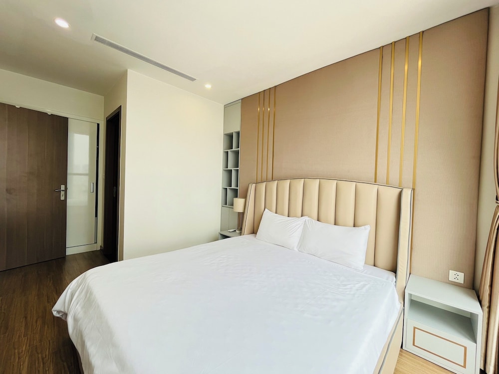 Vincom Plaza Vinhomes Sky Lake Phạm Hùng Mỹ Đình — 4-Star Luxury Hotel in Hanoi, Vietnam