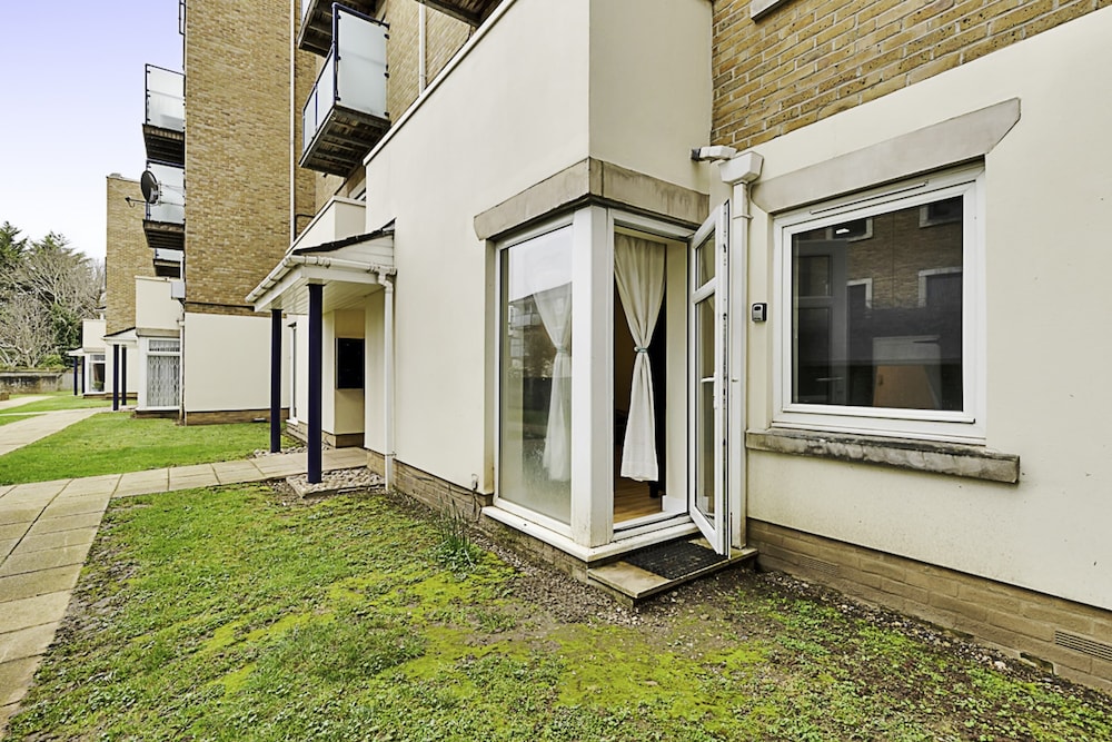 Roomspace Apartments Cascades Court — 4-Star Luxury Hotel in London, United Kingdom