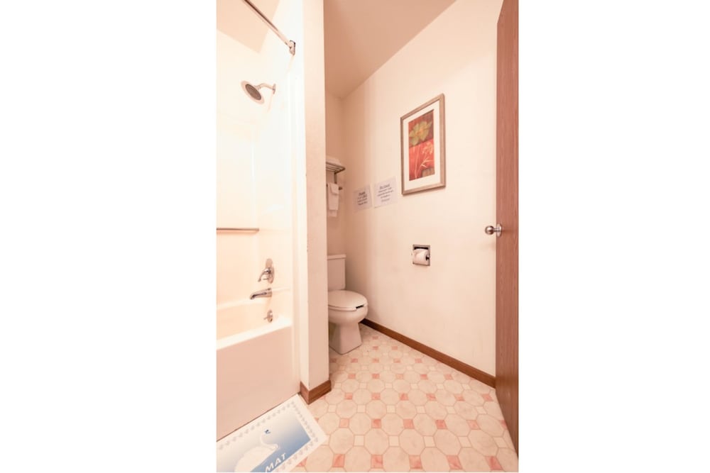 Harlan Inn and Suites - photo 44