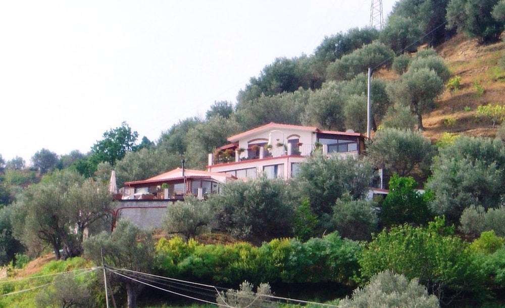 La Finestra Sulle Eolie — 4-Star Luxury Hotel in Reitano, Italy