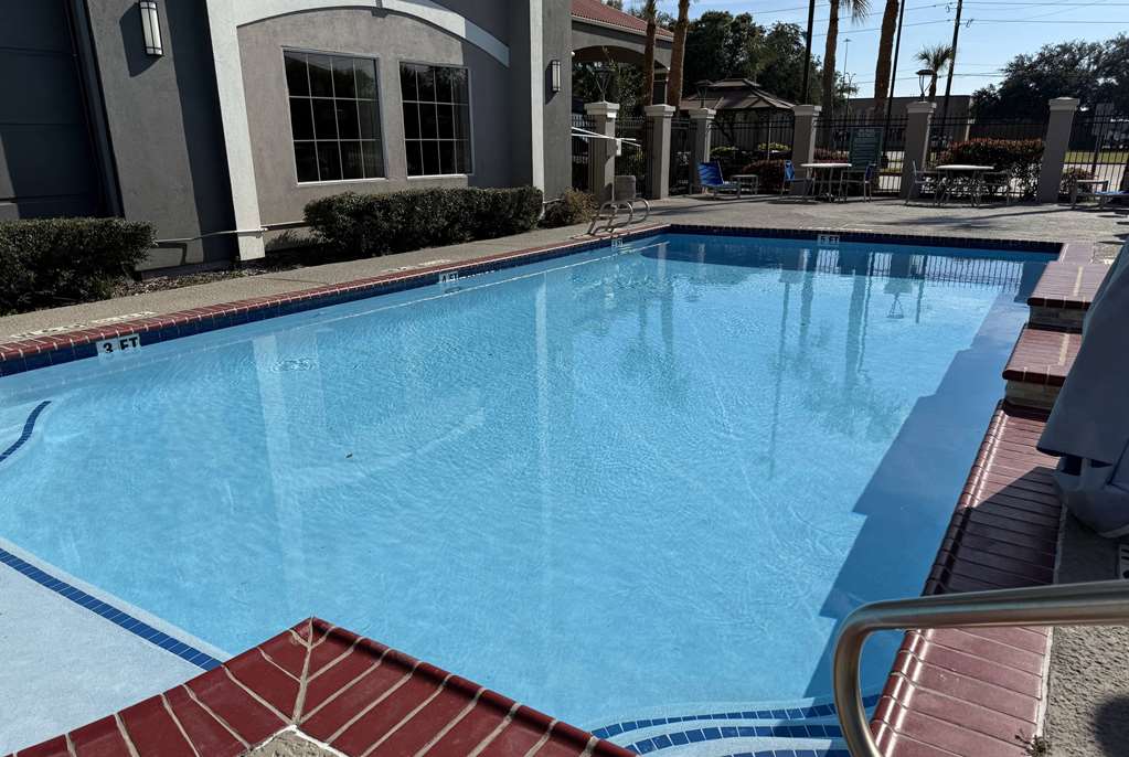 La Quinta Inn & Suites by Wyndham Beaumont West - photo 16