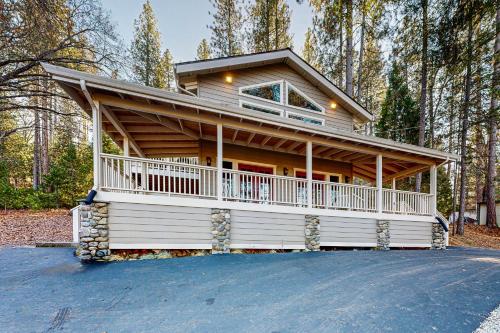 Pine Mountain Magic — Groveland