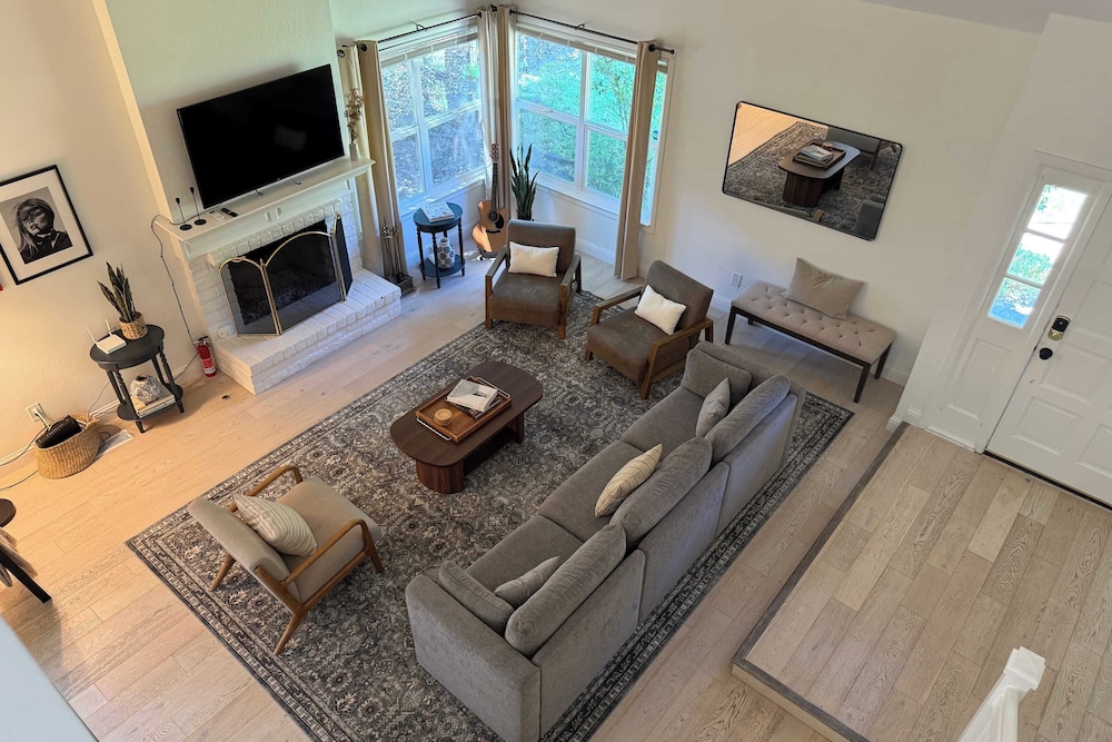 Clementine By Avantstay Bright Modern Retreat w Pool Pool Table & Large Patio - photo 11