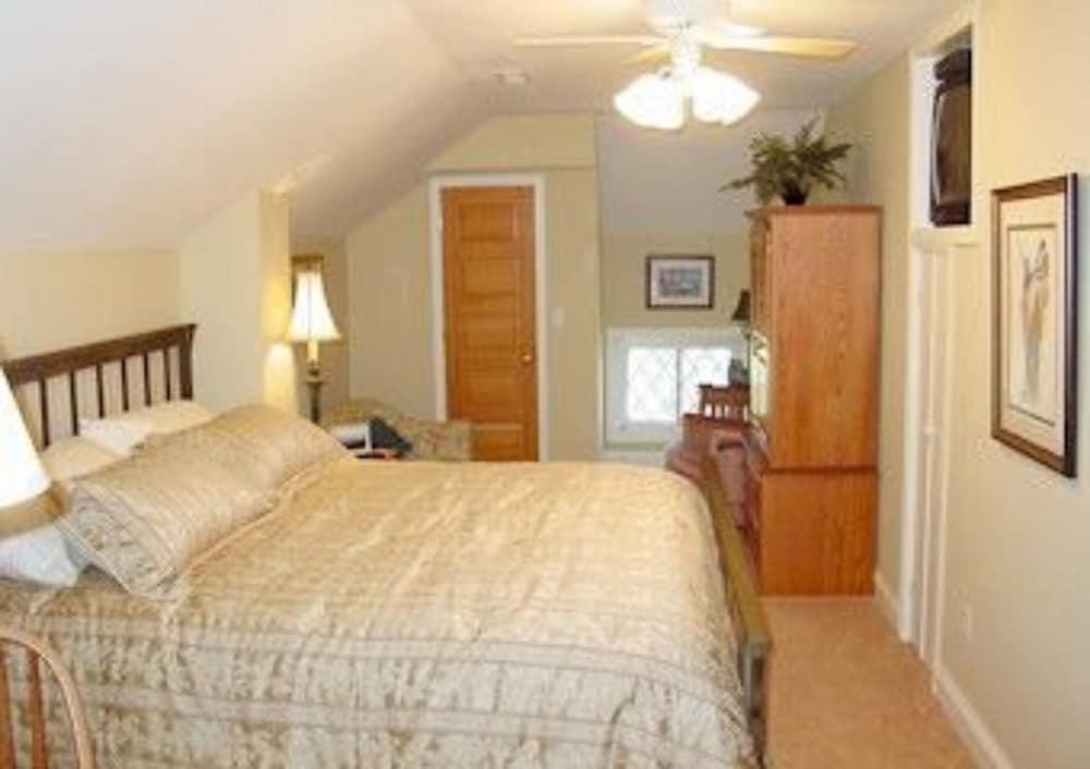 Olde Staunton Inn - photo 6