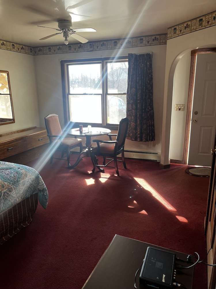Grand Howell Inn - photo 10