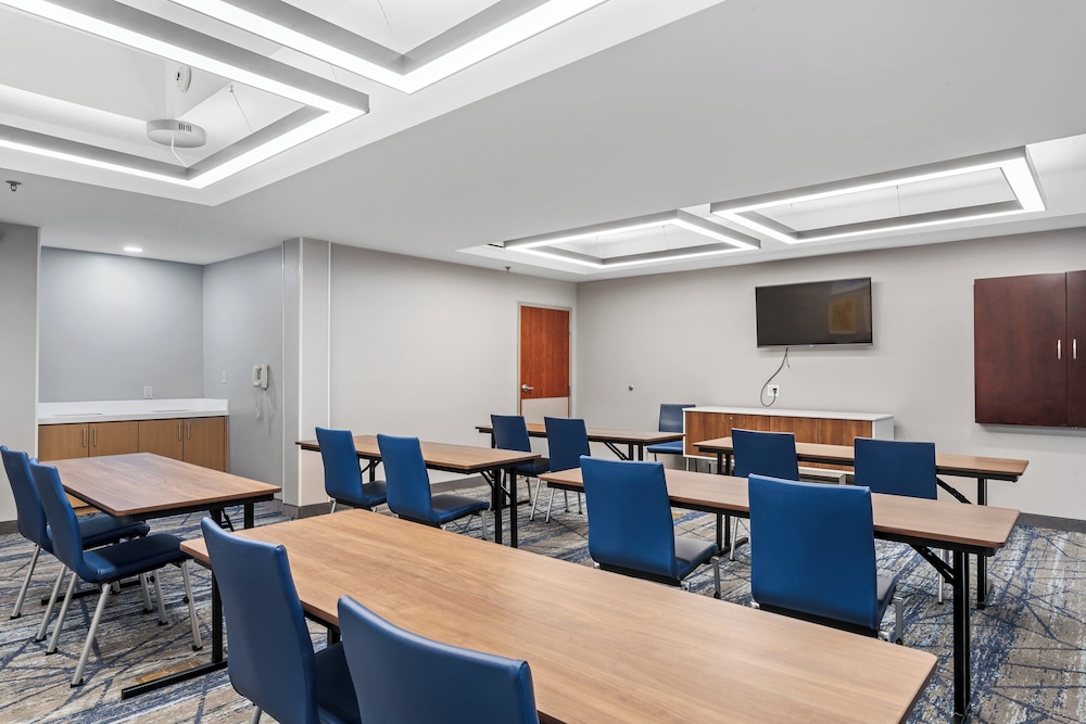 Holiday Inn Express & Suites Maumelle Little Rock NW by IHG - photo 55