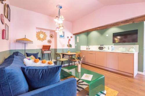 Le Vintage . Centre Ville Macon . Atypique . Proche Gare . Wifi . Climatisation . Confortable . in Macon, France