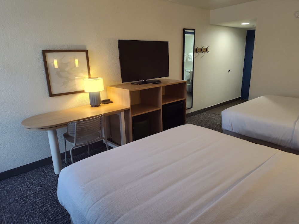 Spark by Hilton Stevensville - photo 17