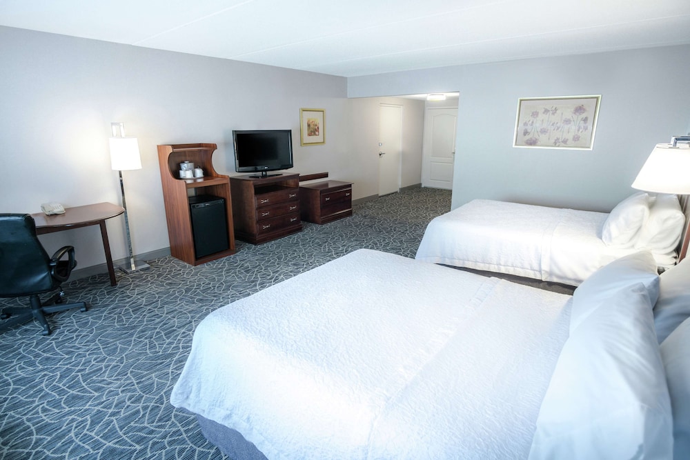 Hampton Inn & Suites Berkshires Lenox - photo 20