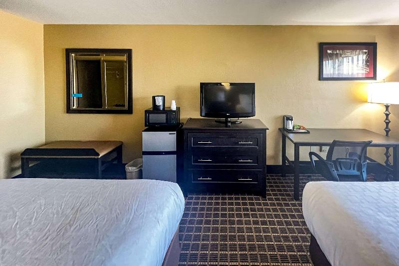 Days Inn by Wyndham Muskegon - photo 67