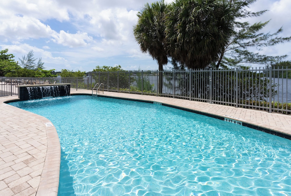 Holiday Inn Express Miami Airport Blue Lagoon Area by IHG - photo 25