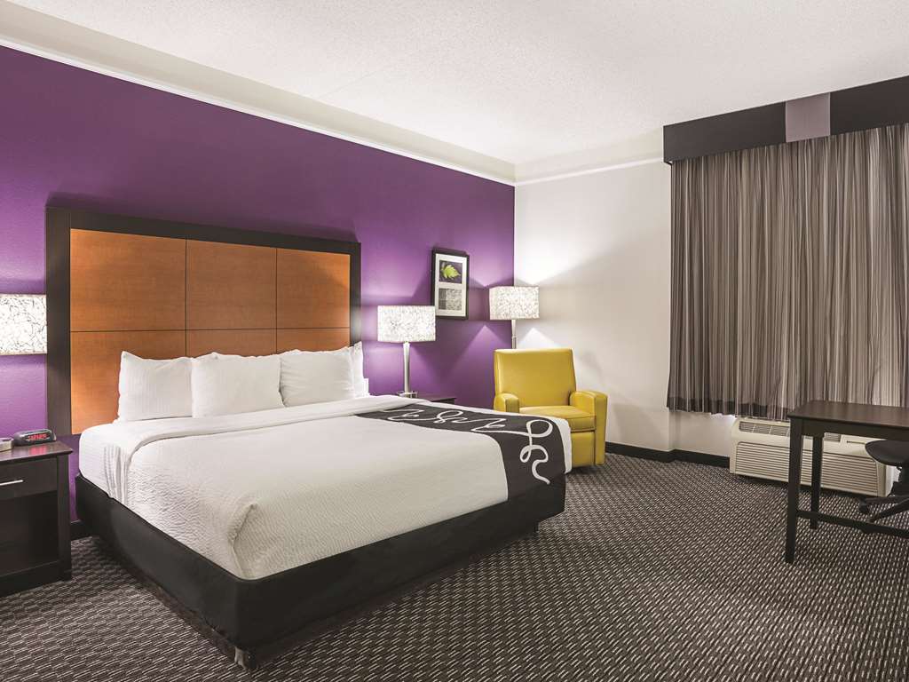 La Quinta Inn & Suites by Wyndham Phoenix Scottsdale - photo 9