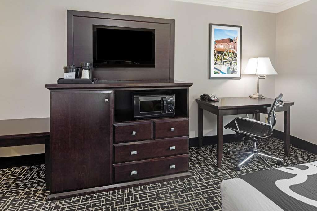 La Quinta Inn & Suites by Wyndham Temecula - photo 9