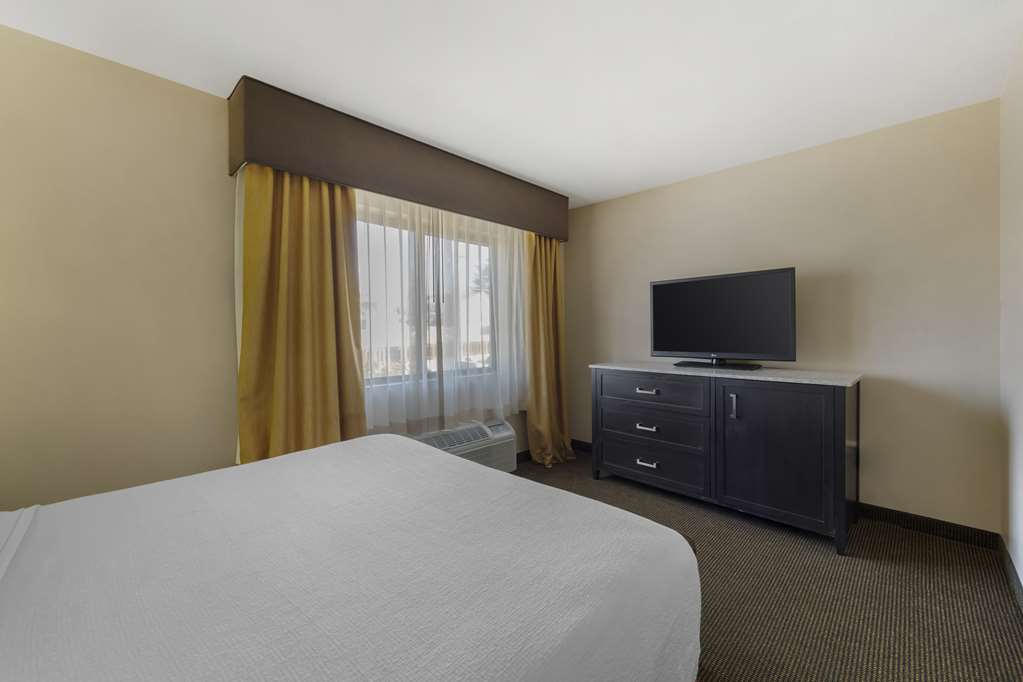 Best Western Plus Country Inn & Suites - photo 9