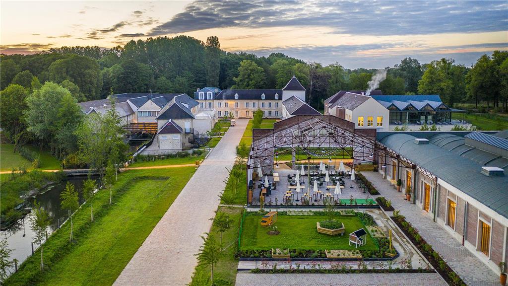 Le Grand Pavillon Chantilly pet-friendly hotel Vineuil-Saint-Firmin