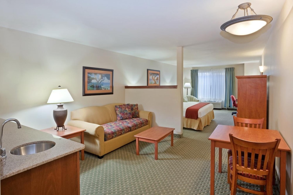 Triple Play Resort Hotel & Suites - photo 29