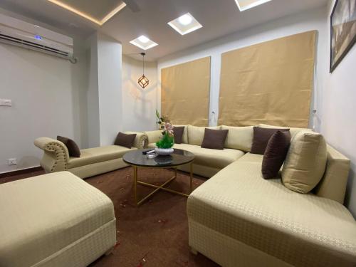 106 Megnum Arcade 2 Bedroom Specious Apartment With Balcony — 4-Star Luxury Hotel in Islamabad, Pakistan